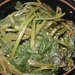 空芯菜（えん菜）とゴマのピリ辛ナンプラー